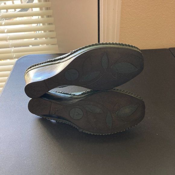 Clarks Artisan Collection Green Clog Size 7M Swirl Design - Picture 7 of 8